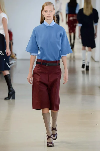 Look 10